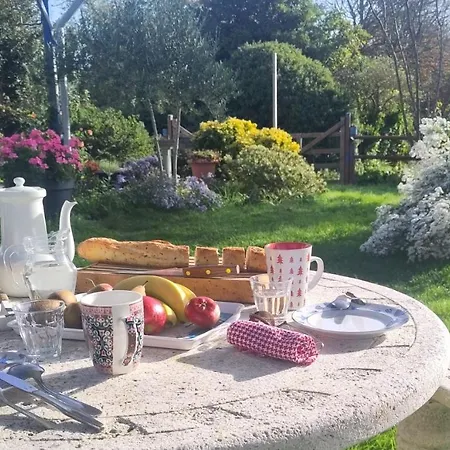 Le Chant Des Oiseaux Bed & Breakfast 3*